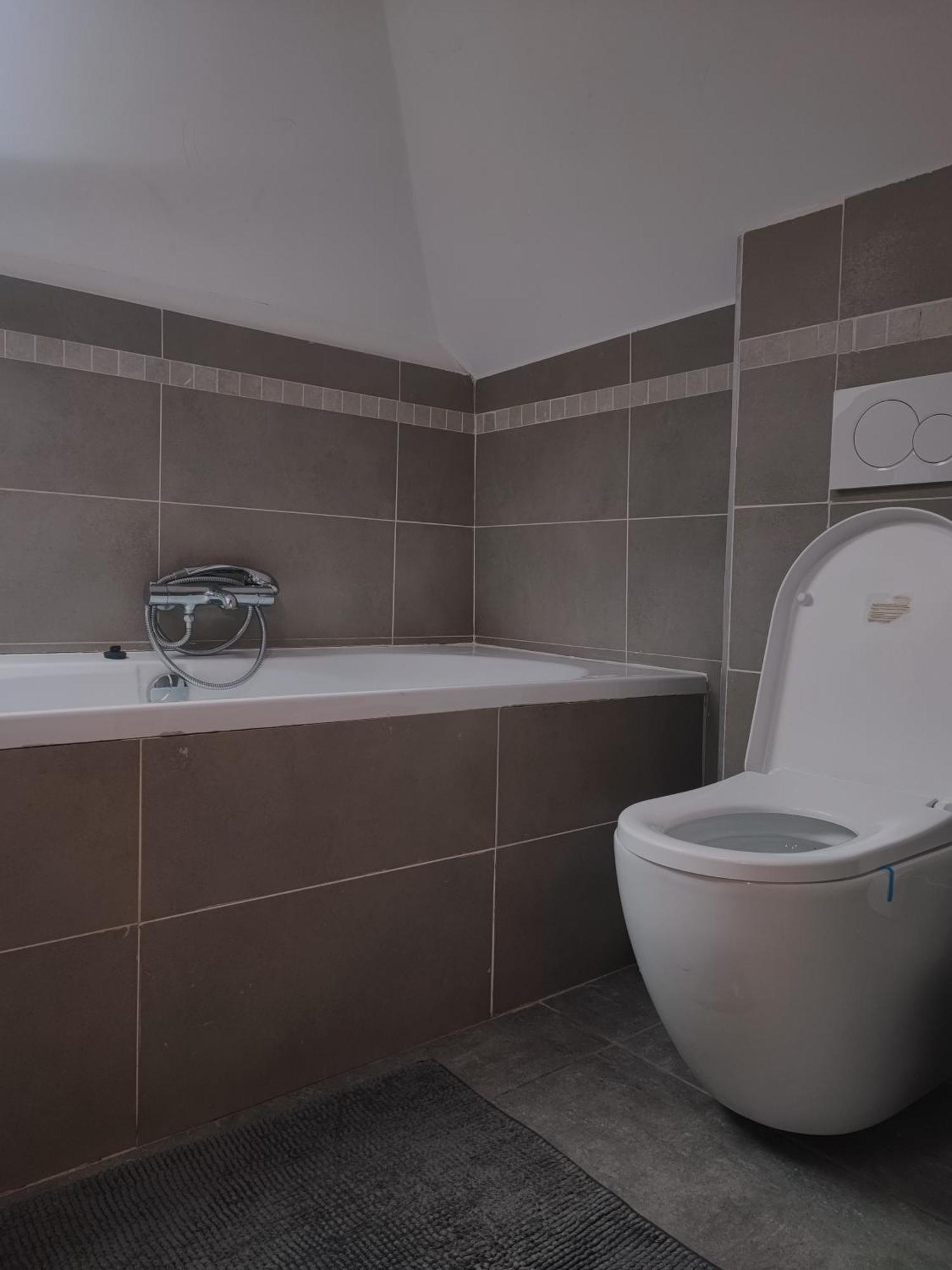 Maison 3 Chambres Proximite Aeroport Et Grand Axes Charleroi Exteriör bild